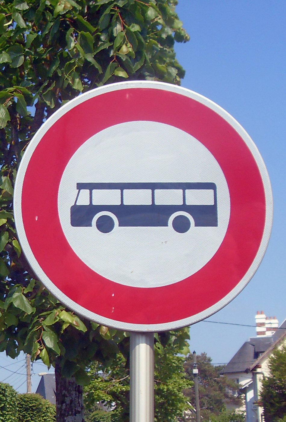 Panneau interdit aux bus