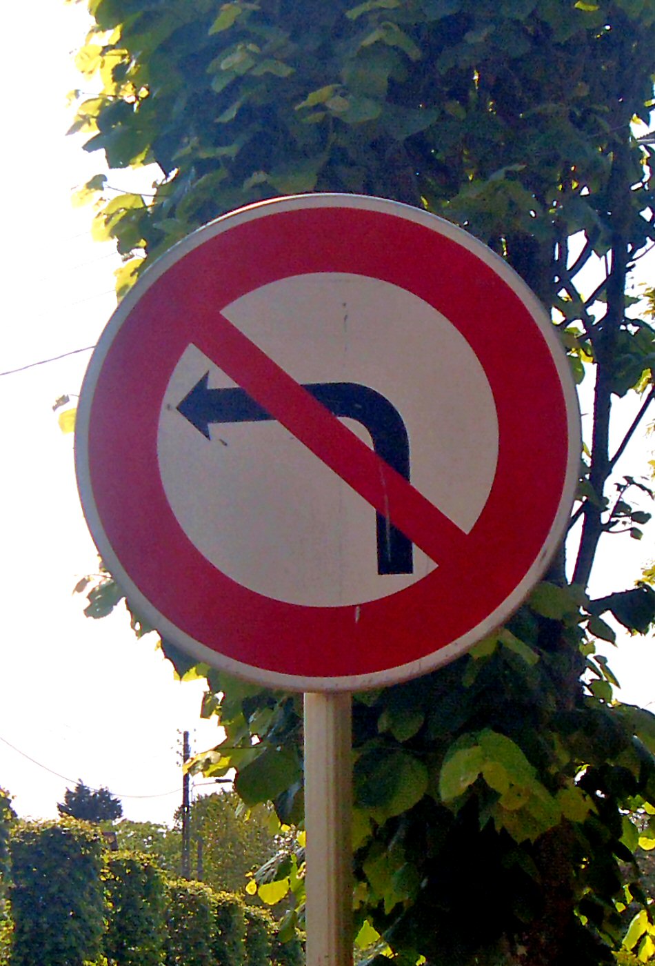 Panneau interdit tourner à gauche