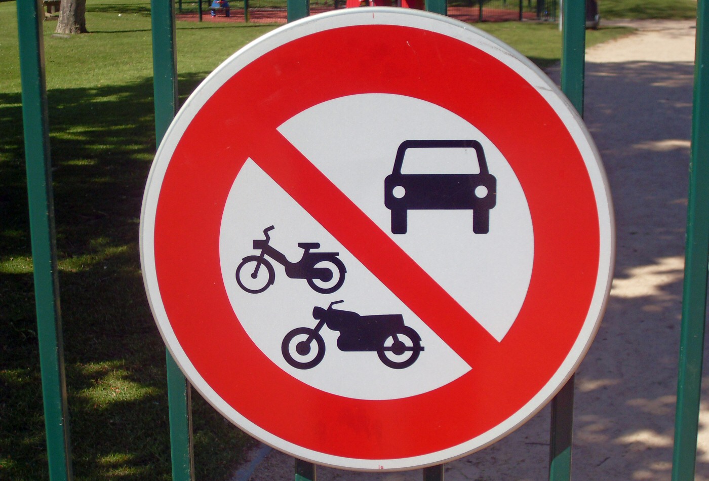 Panneau signalisation interdit véhicule à moteur