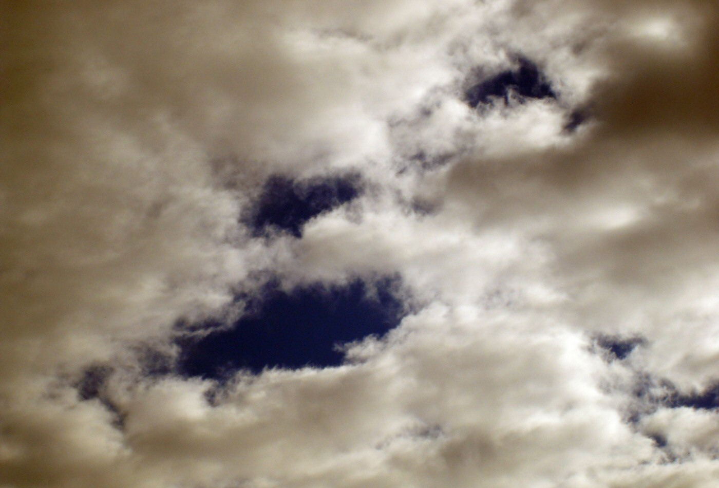 Combien un nuage peut-il peser ? | CNEWS